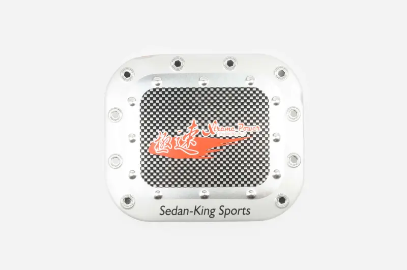 Наліпка на кришку паливного бака SEDAN-KING SPORTS 13×13 см, червона (#1625)