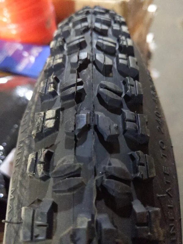 Велосипедна шина Deli Tire SA-239 26 x 2,10 (51-559)