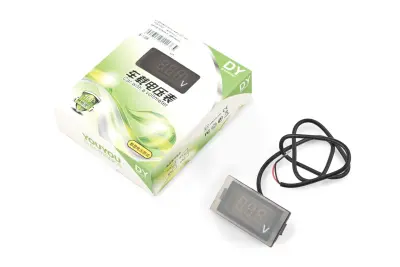Цифровий вольтметр DC 12V врізний прямокутний червоний YOUYOU