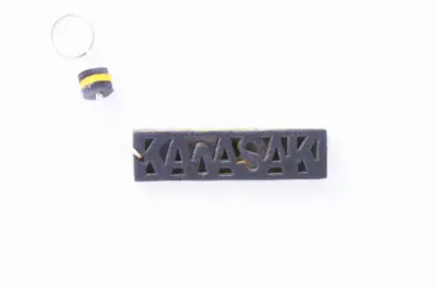Каучуковый брелок для ключей Kawasaki AS, серо-жёлтый