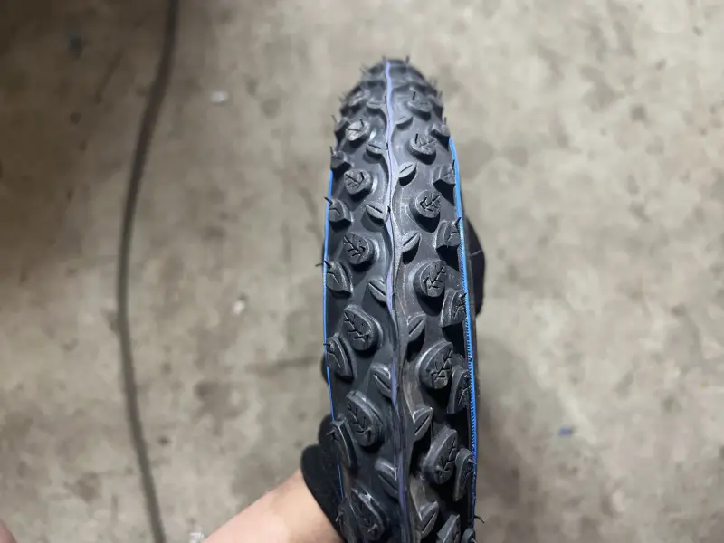 Велосипедная покрышка Deestone D-819 12 1/2 x 1,75 x 2 1/4 (47-203), синяя полоса