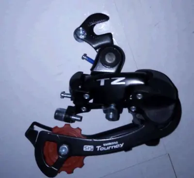 Задній перемикач Shimano Tourney TZ50 з кріпленням на вісь