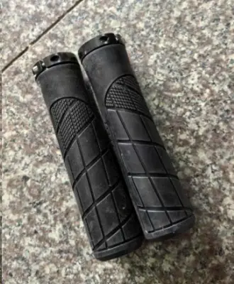Грипсы велосипедные чёрные с фиксатором