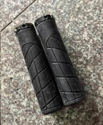 Грипсы велосипедные чёрные с фиксатором