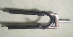 Амортизаційна велосипедна вилка YT 28″ з кріпленням під гальмо