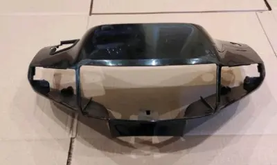 Передний пластик («голова») для Suzuki V100, черный