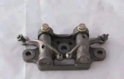 Верхні коромисла клапанів 4T CG125/150, пара в зборі