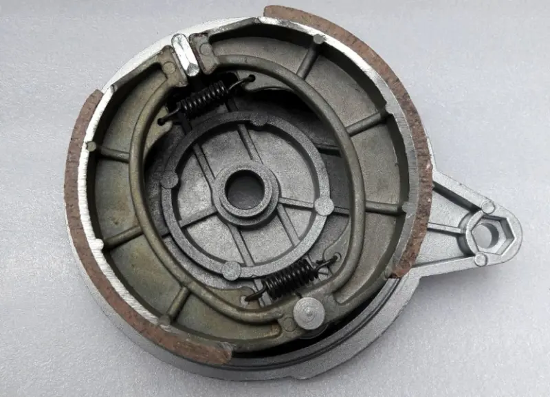 Кришка заднього гальмівного барабана KAD-10 18 з колодками ST