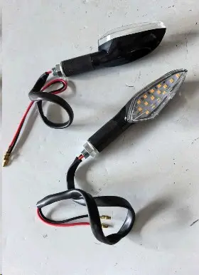 Світлодіодний покажчик повороту ST «Кристал», 15 LED, чорний, біле скло