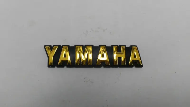 Наклейка-шильдик YMH 9×2,5 см, пластик, хром (#2051)