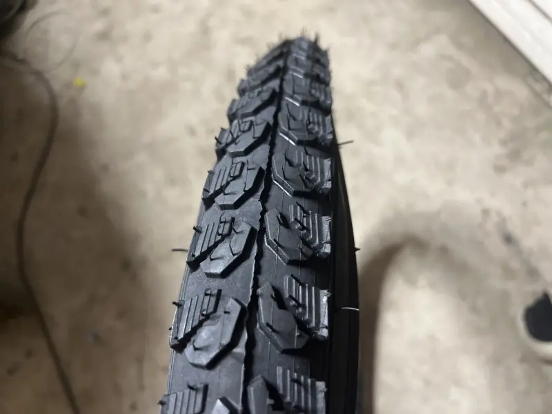Покрышка велосипедная VERE BH-604 26 × 2,125