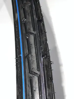 Велосипедная шина Deestone D-801 28×1 5/8×1 1/4 (32-622), синяя полоса