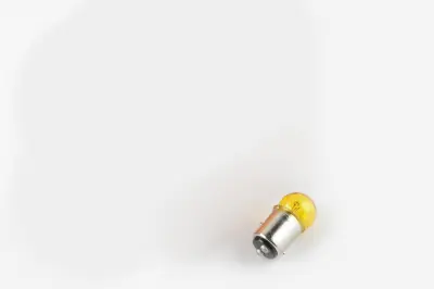 Лампа S25 двухконтактная 12V 10W/5W жёлтая