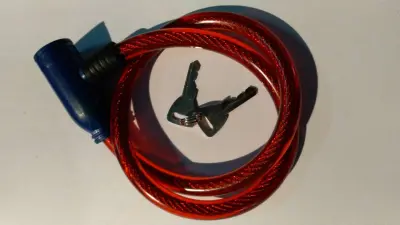 Тросовий замок YKX 600×10 мм, червоний, з ключем