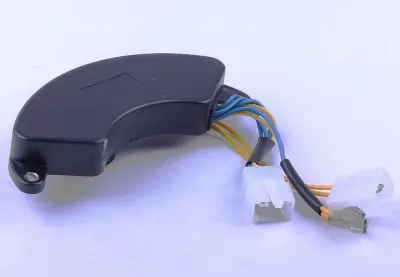 Трифазний AVR-регулятор бензогенератора 5–6 кВт, пластиковий корпус