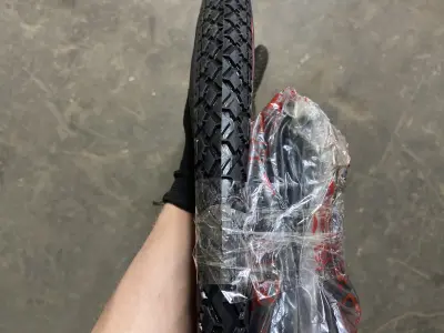 Велосипедная покрышка EAGLE 28 × 1,75 с камерой