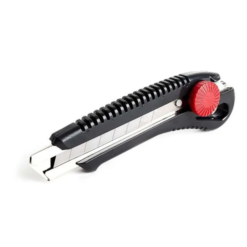 Сегментный нож INTERTOOL HT-0502, 18 мм, с винтовым фиксатором