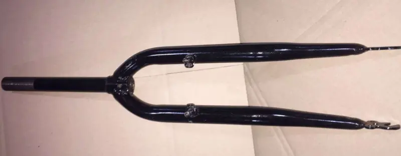 Жорстка велосипедна вилка DS 28″ під V-brake, чорна