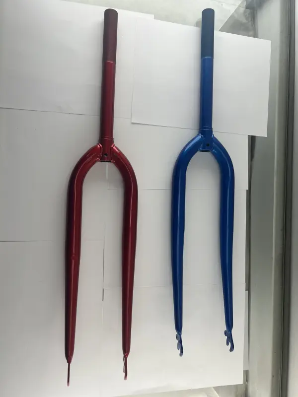 Кольорова жорстка велосипедна вилка VERE для колеса 28″