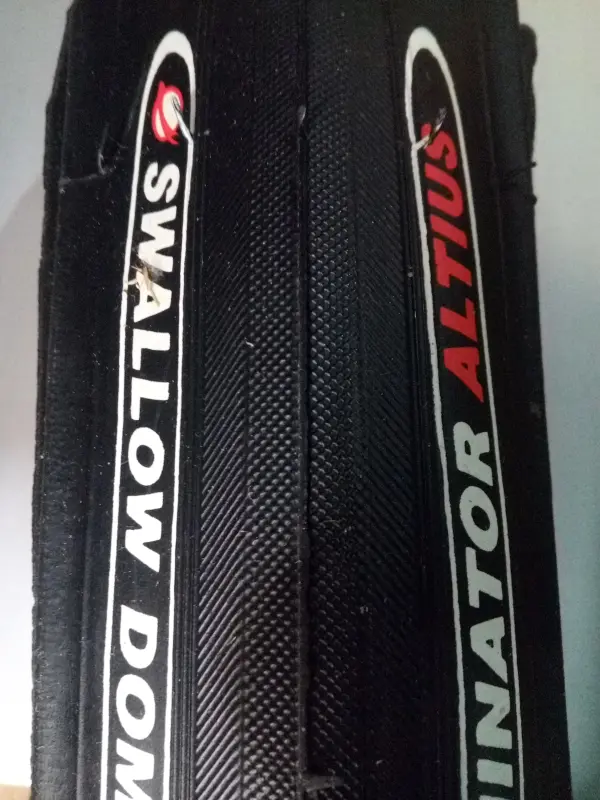 Велосипедная шина Swallow Dominator HS-025 700×23C складная