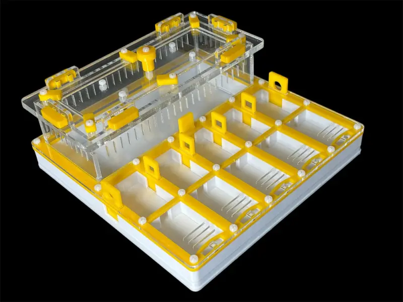 ANTMART Grid Yellow Full-Gypsum Ant Farm, Variant B, 200×200 mm