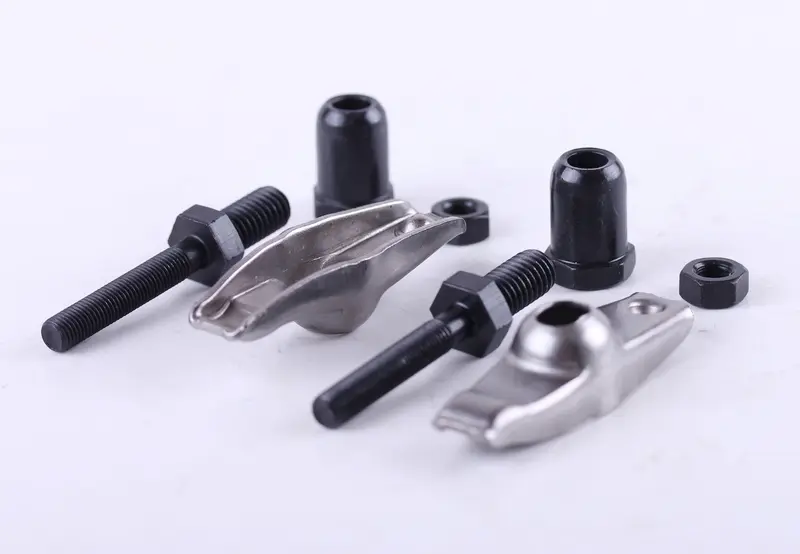 Коромысла клапанов 168F/170F (6,5/7 л.с.), пара с болтами и гайками AMG