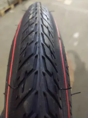 Велосипедна шина Delitire S-209 Red strip 28 × 1,75 (47-622) з червоною смугою